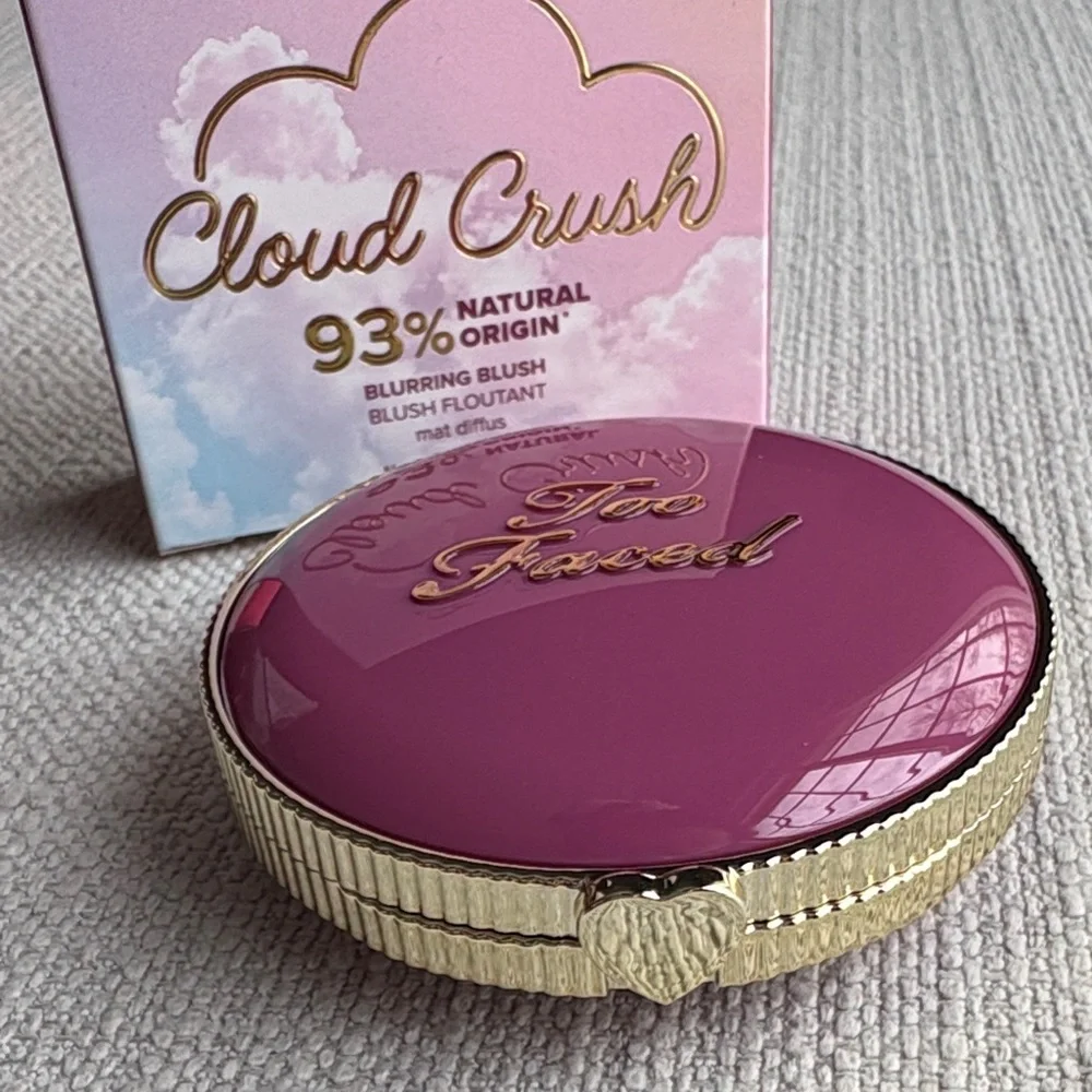 Too Faced Cloud Crush Blurring Blush - berry dreamy